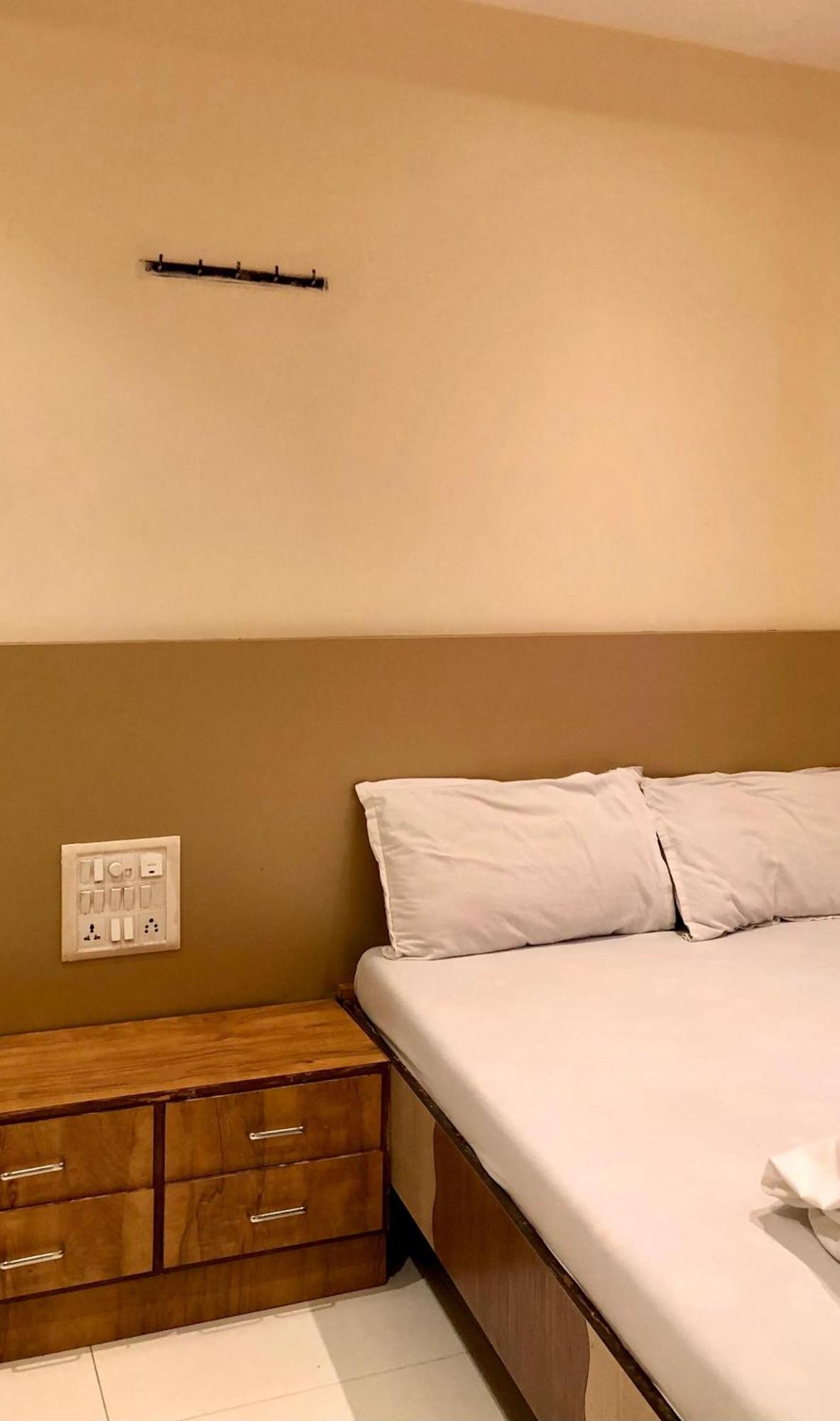 Hotel Volga 2 มุมไบ ภายนอก รูปภาพ